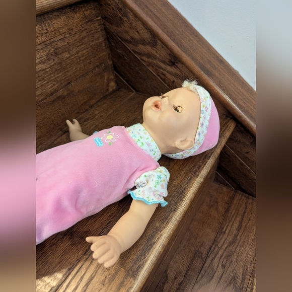 Vintage Fisher Price Interactive Doll Blinks Coos Giggles & Closes  Eyes - Picture 9 of 11